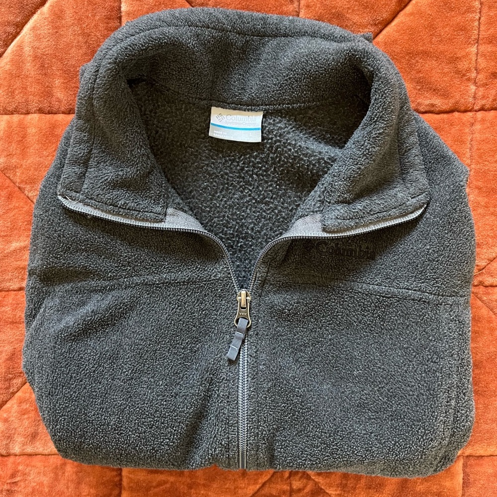 Women’s Columbia zip up grey sweatshirt. Size SM